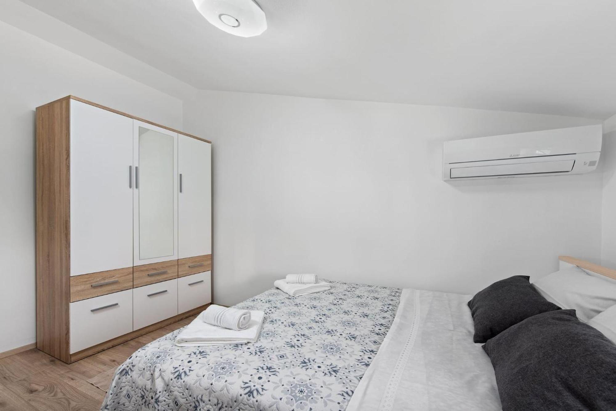 Holiday Home Sea Premantura Bagian luar foto